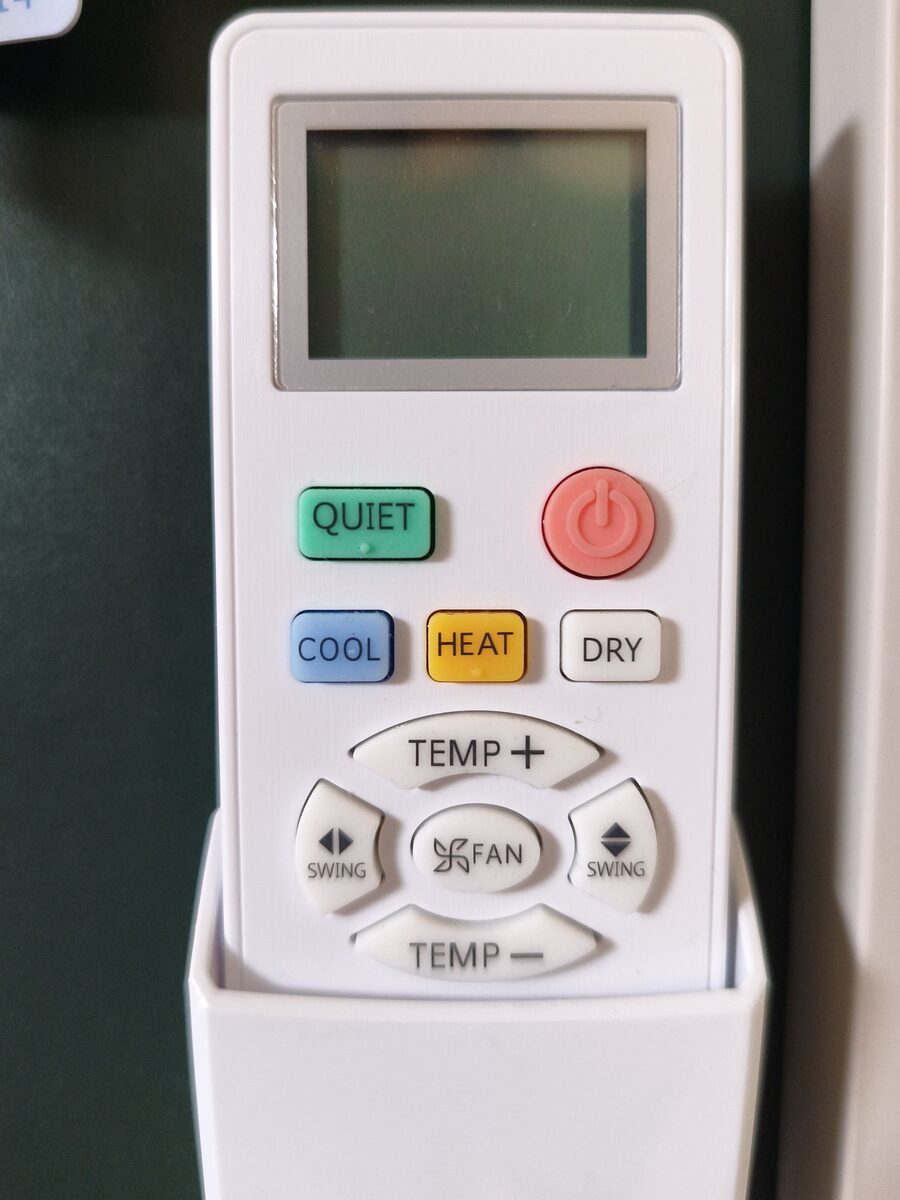Télécommande climatisation - boutons COOL HEAT DRY QUIET
